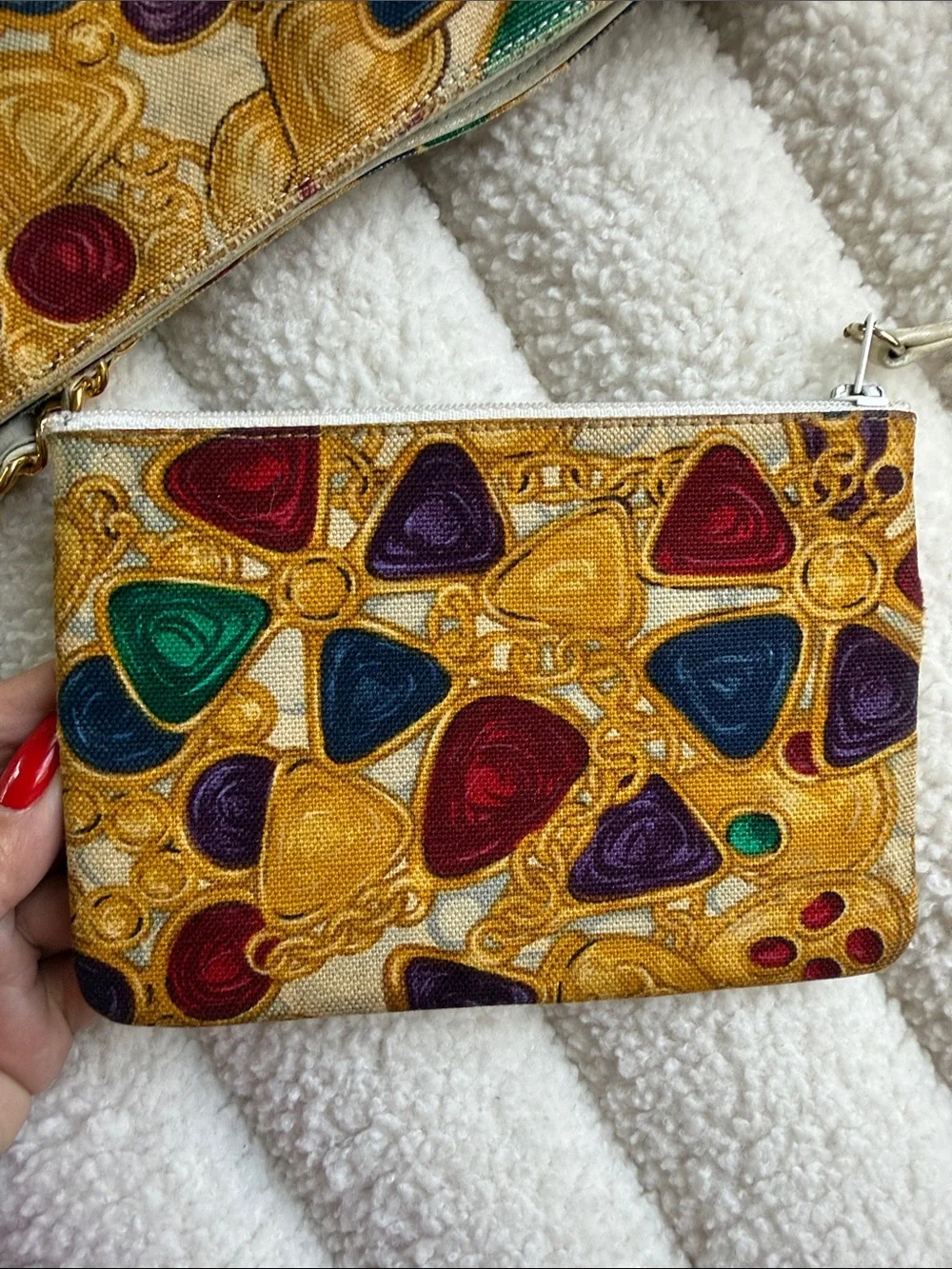 CHANEL tote vibrant